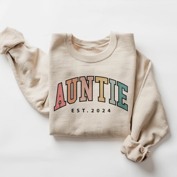 Aurlex Tees Tops - Auntie Est 2024 Sand Sweatshirt - Cute Gift For New Aunt - Pregnancy Reveal
